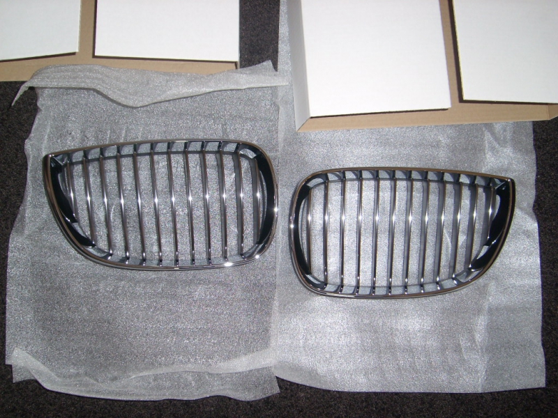Хромированные решетки радиатора для BMW E81/E87 1-серии. В комплекте 2 решетки m-пакет. 51137128613+51137128614