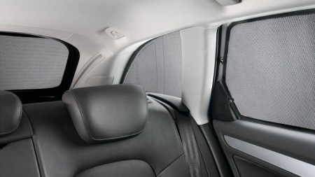 Комплект солнцезащитных шторок на задние боковые окна Audi Q5. 8R0064160A