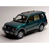 Mitsubishi Pajero III (V73) Green 1:18 YC Model 3